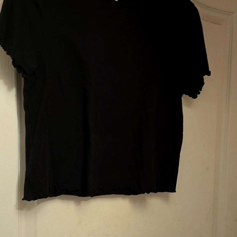 Women's black crop top, short sleeve